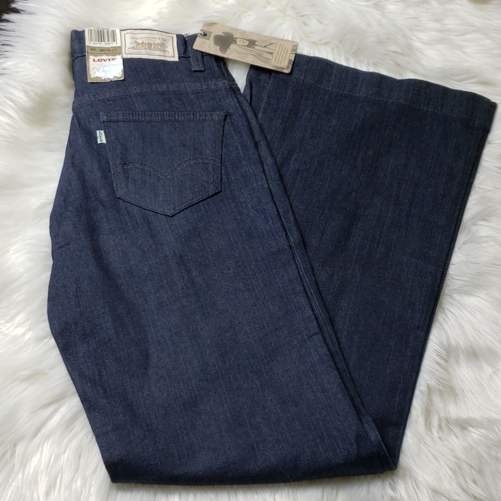 NEW Levi's dark wash flare leg jeans